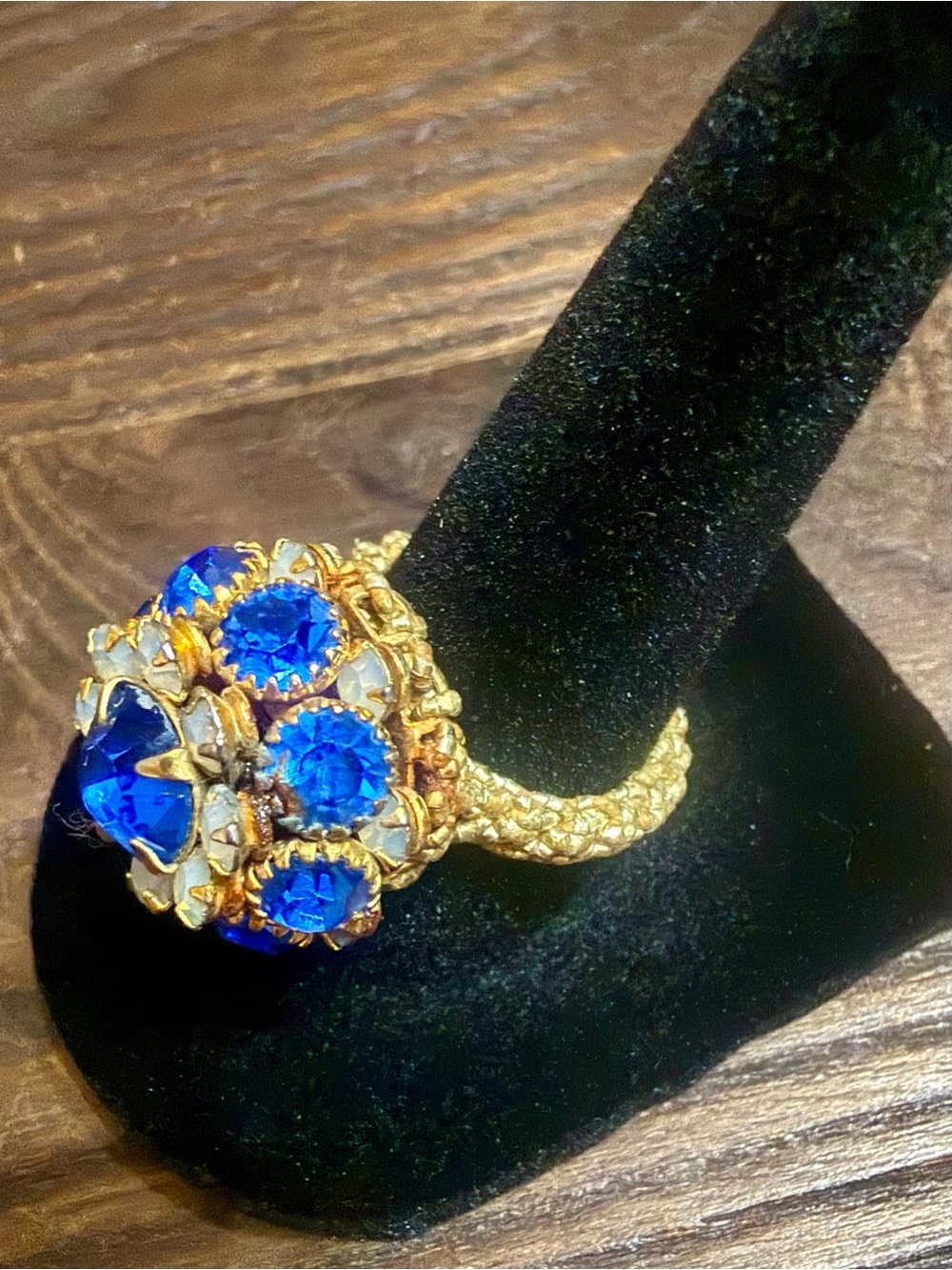Vintage Mid-Century Blue Rhinestone Dome Cocktail Ring – Twisted Rope Band - Picture 2 of 7